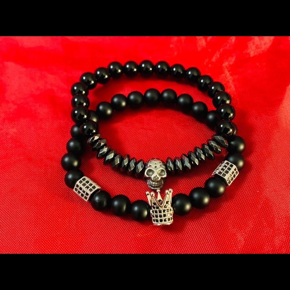 Onyx matte skull shaped stone beads crown bracelet